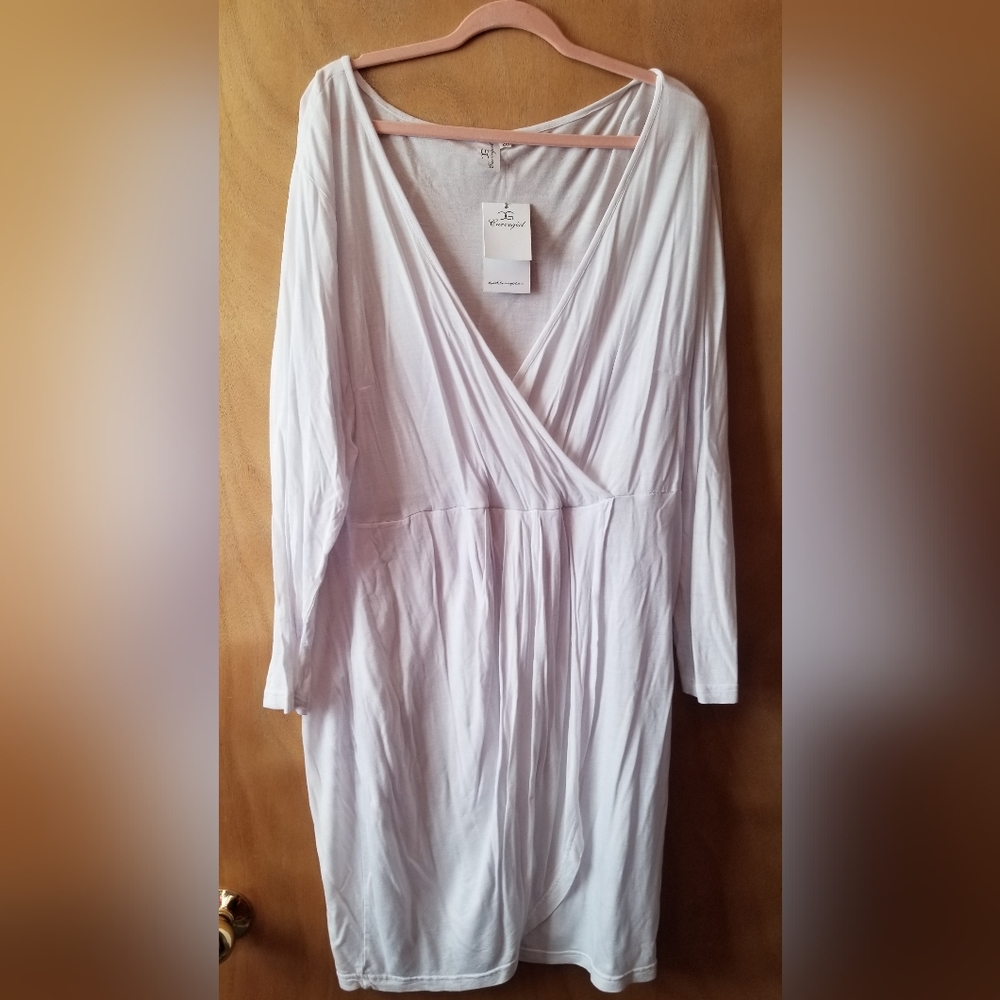 Curve girl, 26 plus size, white bodycon dress